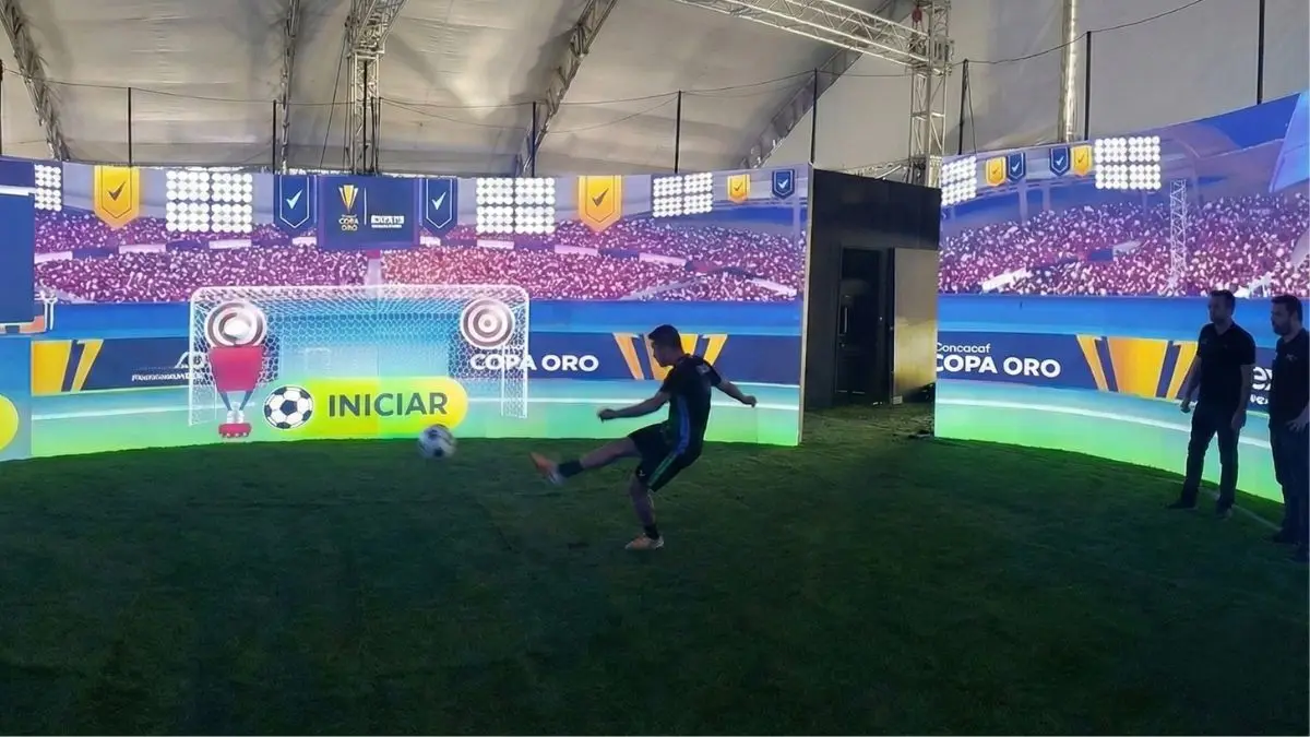 Pantalla curva LED con reto de penales